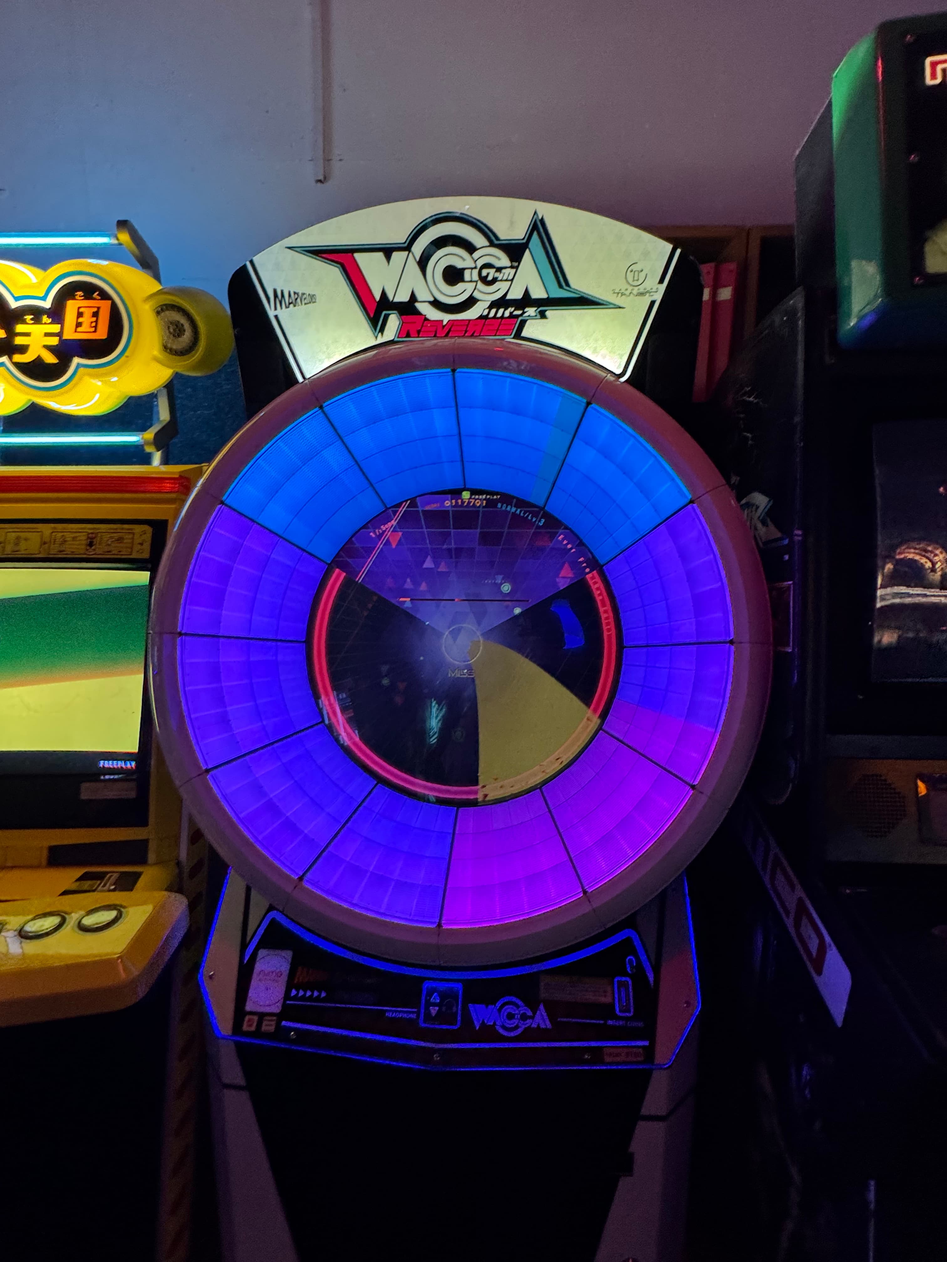 A WACCA arcade cabinet